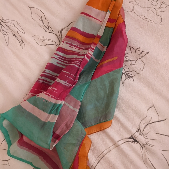 100% European Silk scarf - Picture 1 of 4